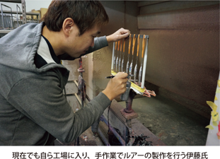 現在でも自ら工場に入り、手作業でルアーの製作を行う伊藤氏